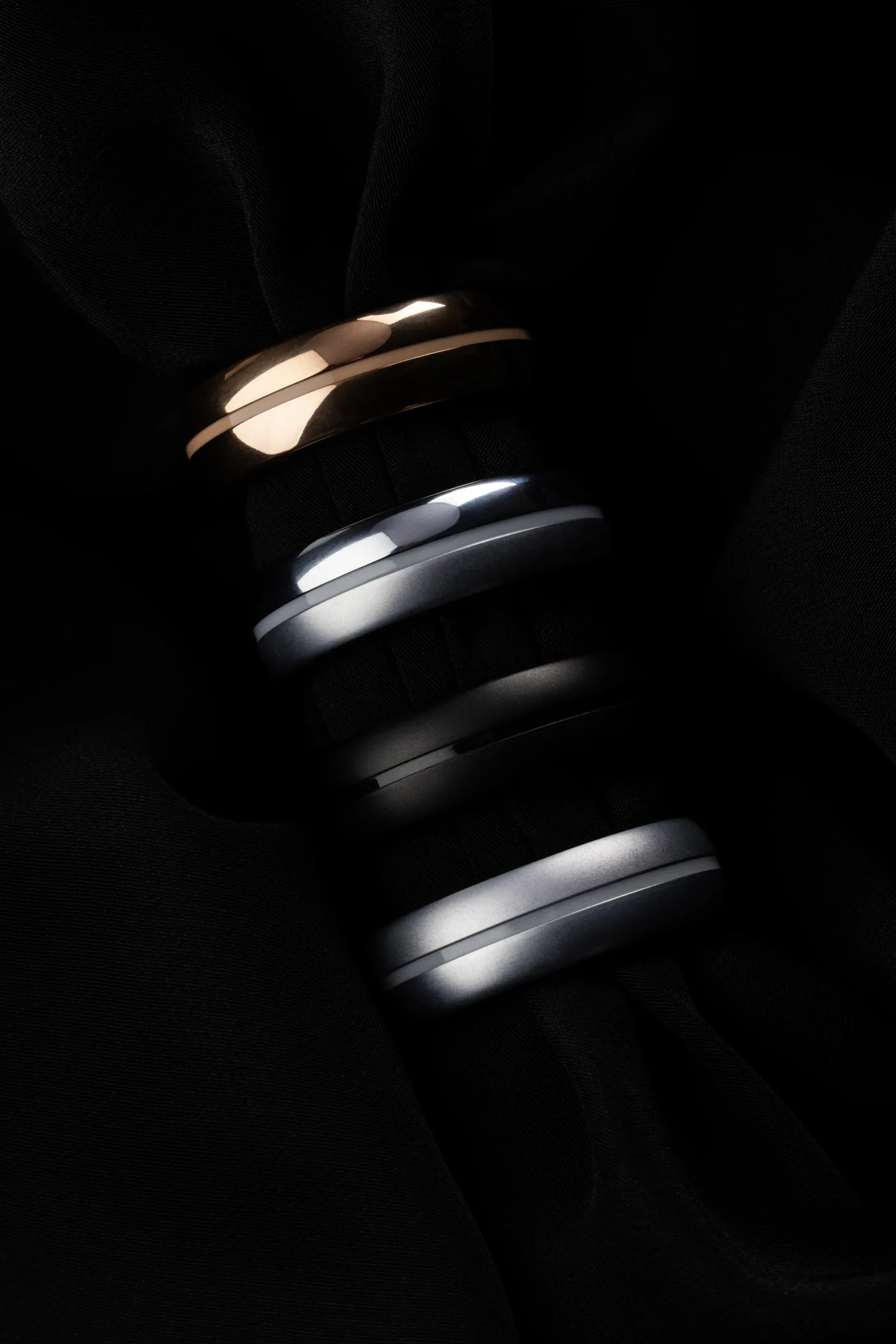 MYnextRING N2 Pro — vier Titan-Farben gestapelt